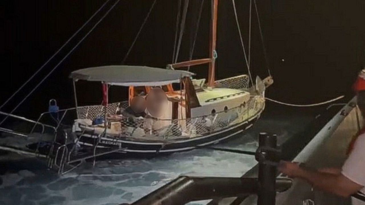 Muğla'da sürüklenen teknedeki 2 kişi kurtarıldı
