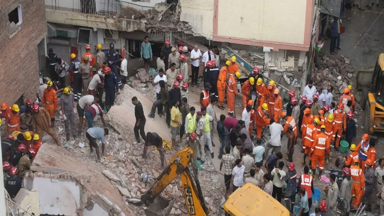 Hindistan’da öğrenci yurdu çöktü: 6 ölü, 11 yaralı