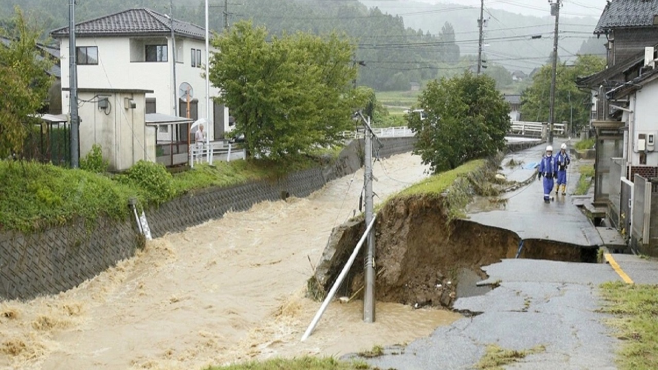Japonya'da şiddetli yağışlar: Niijima Adası için heyelan uyarısı