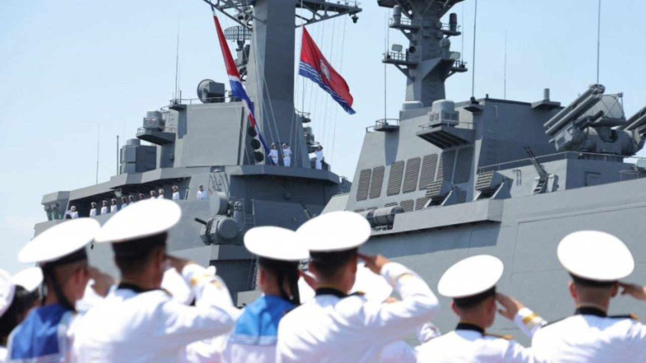 Kuzey Kore'den ABD'ye nükleer mesaj: Yeni destroyer göreve başladı