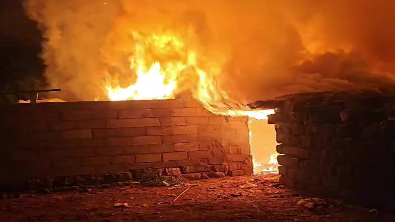 İdil’de örtü yangını köye ulaştı: 4 ahır kullanılamaz hale geldi
