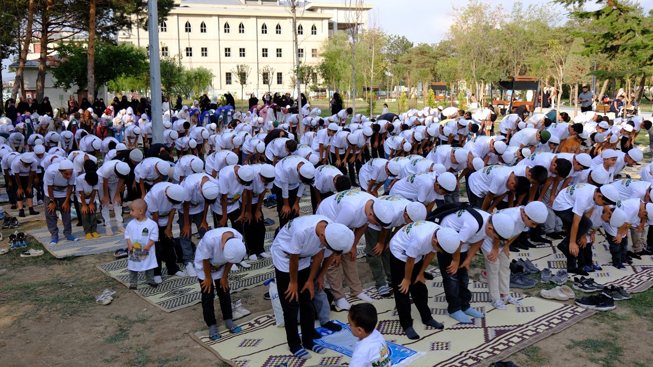 Van’da “Hayat Namazla Güzeldir” coşkusu!