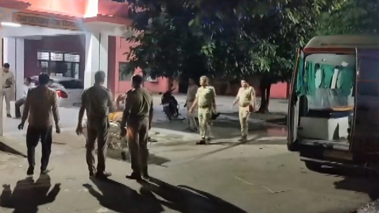 Hindistan'da yolcu taşıyan kamyonet devrildi: 12 ölü, 22 yaralı