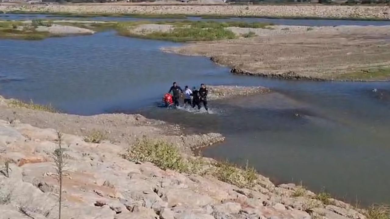 Batman Çayı'nda suda mahsur kalan 2 kişi kurtarıldı