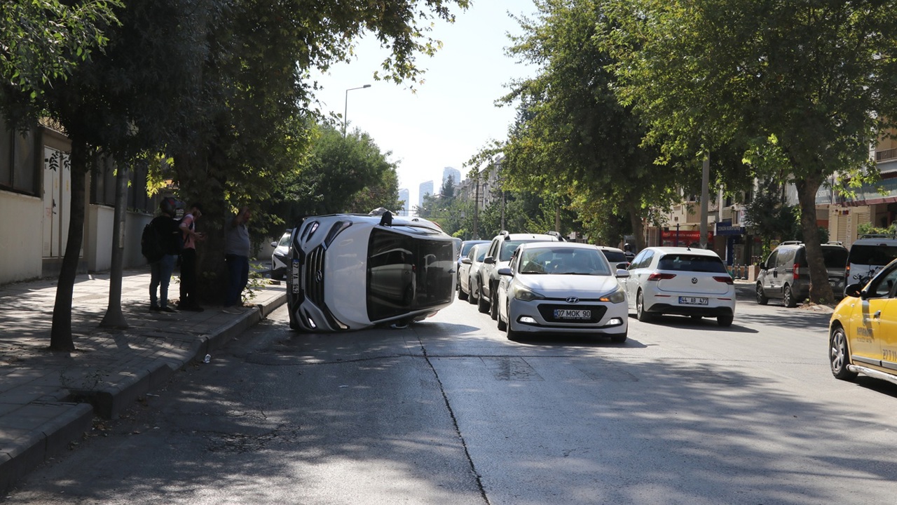Gaziantep'te kontrolden çıkan SUV araç kaza yaptı