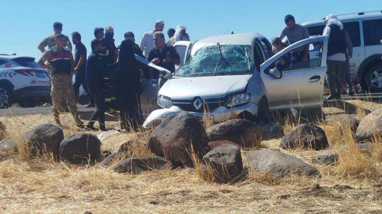 Diyarbakır'da otomobil takla attı: 2'si ağır 3 yaralı