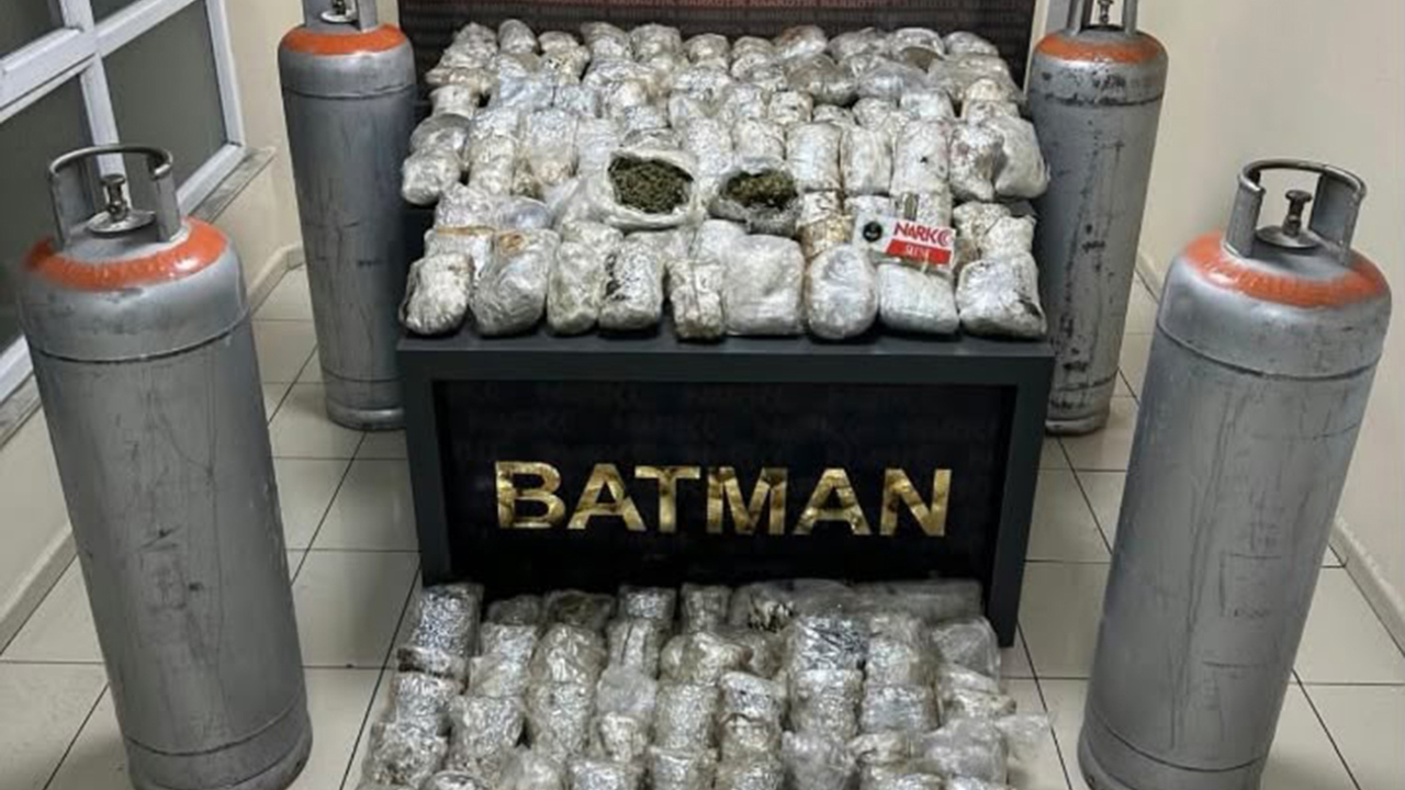 Batman'da sanayi tüplerine zulalanmış 87 kilo skunk ele geçirildi