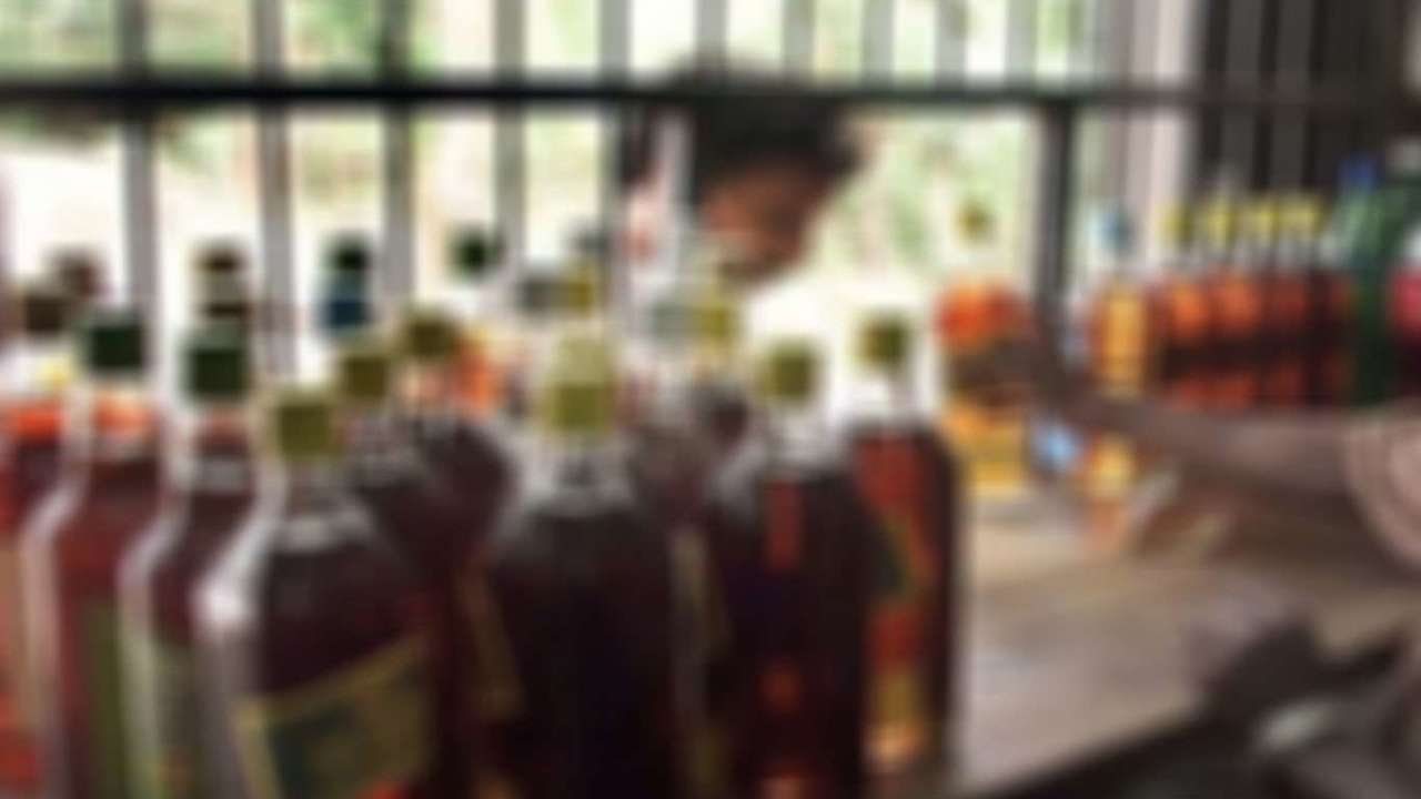 Hindistan'da alkolün etkisiyle 15 kişi öldü, 100'den fazla kişi hastanelik oldu