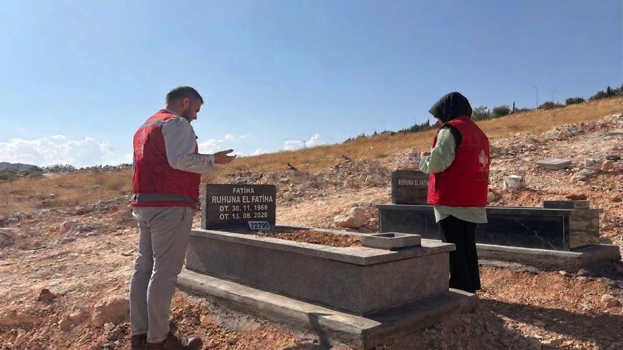 Gaziantep'te mezar taşı bulunmayan 3 kabir için çalışma yapıldı