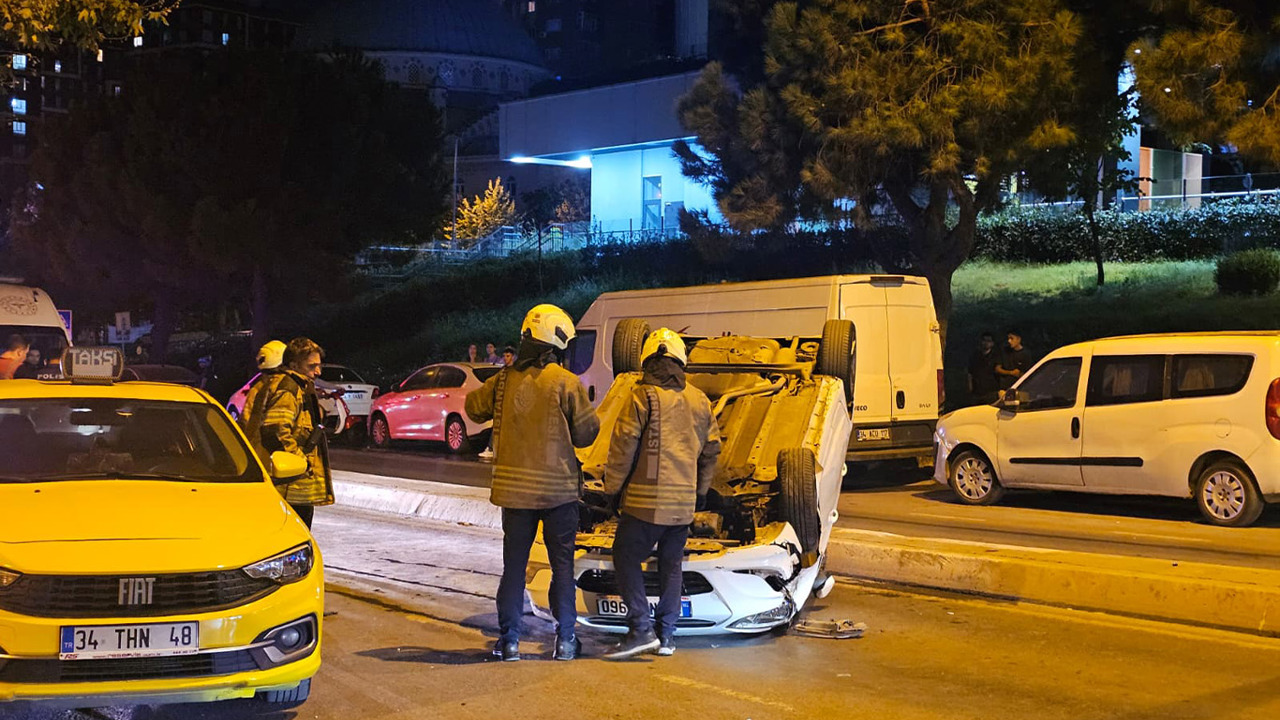 Bağcılar’da otomobil takla attı: Sürücü olay yerinden kaçtı