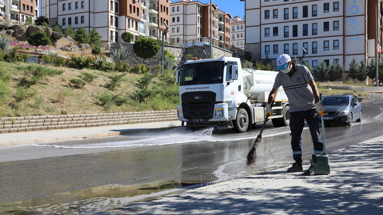 Battalgazi'de temizlik çalışmaları farklı noktalarda sürüyor