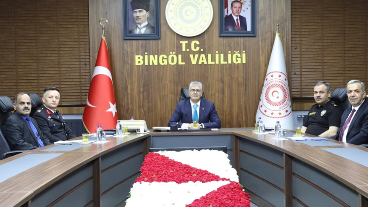 Bingöl Valisi Çelik, üniversite ve yurt güvenliği toplantısına katıldı