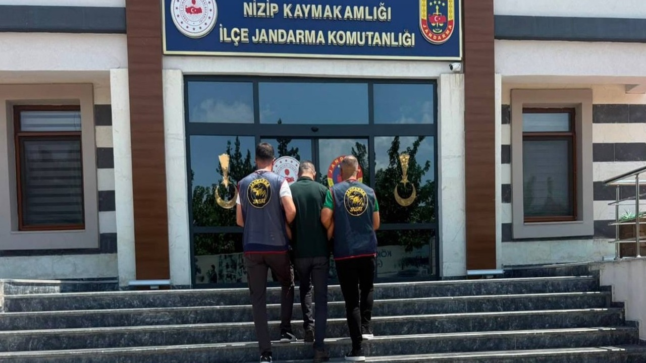 Gaziantep'te 10 yıl kesinleşmiş hapis cezasıyla aranan 2 şahıs yakalandı