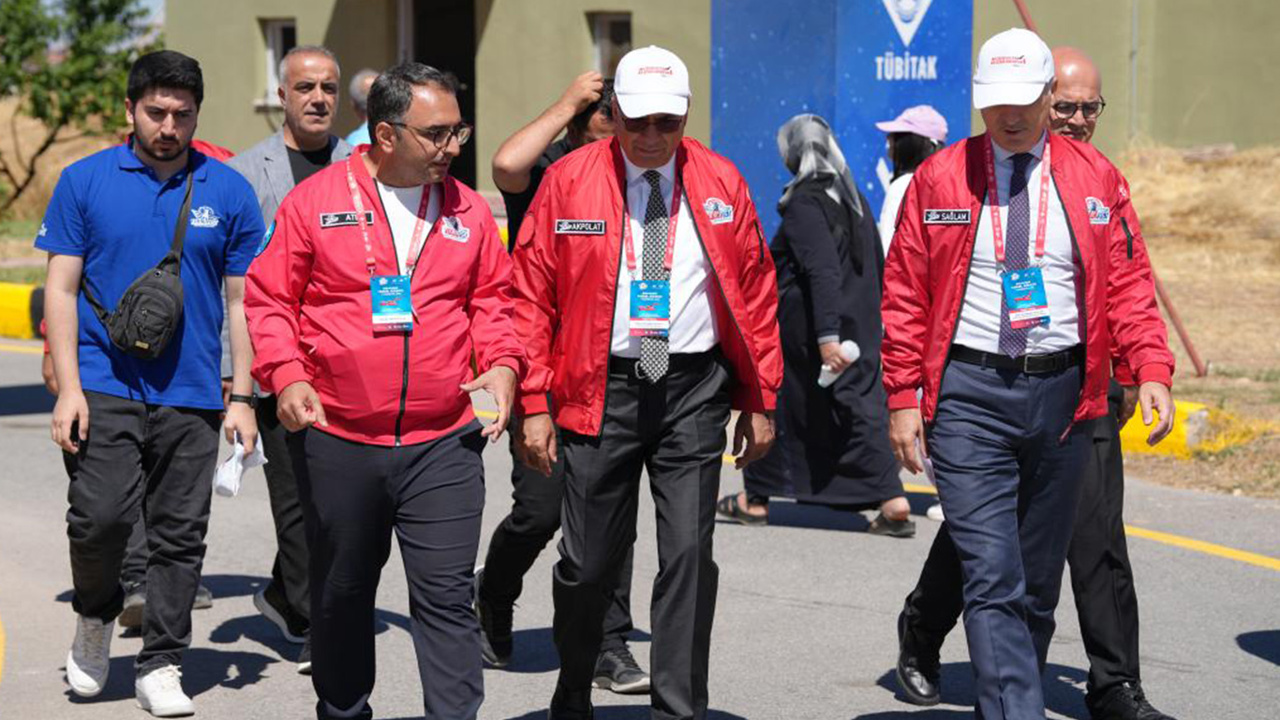 Rektör Akpolat: Türkiye'nin teknoloji geleceği emin ellerde