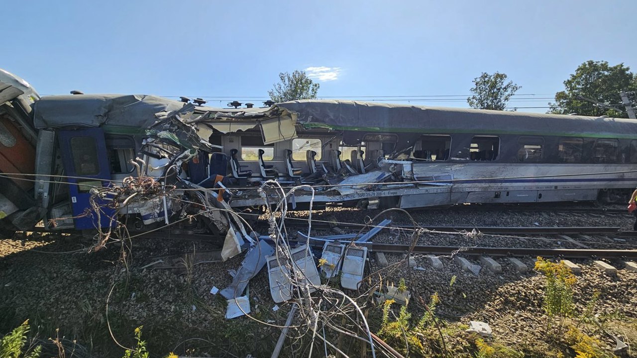 Polonya'da tren raydan çıktı: Bir ölü 19 yaralı
