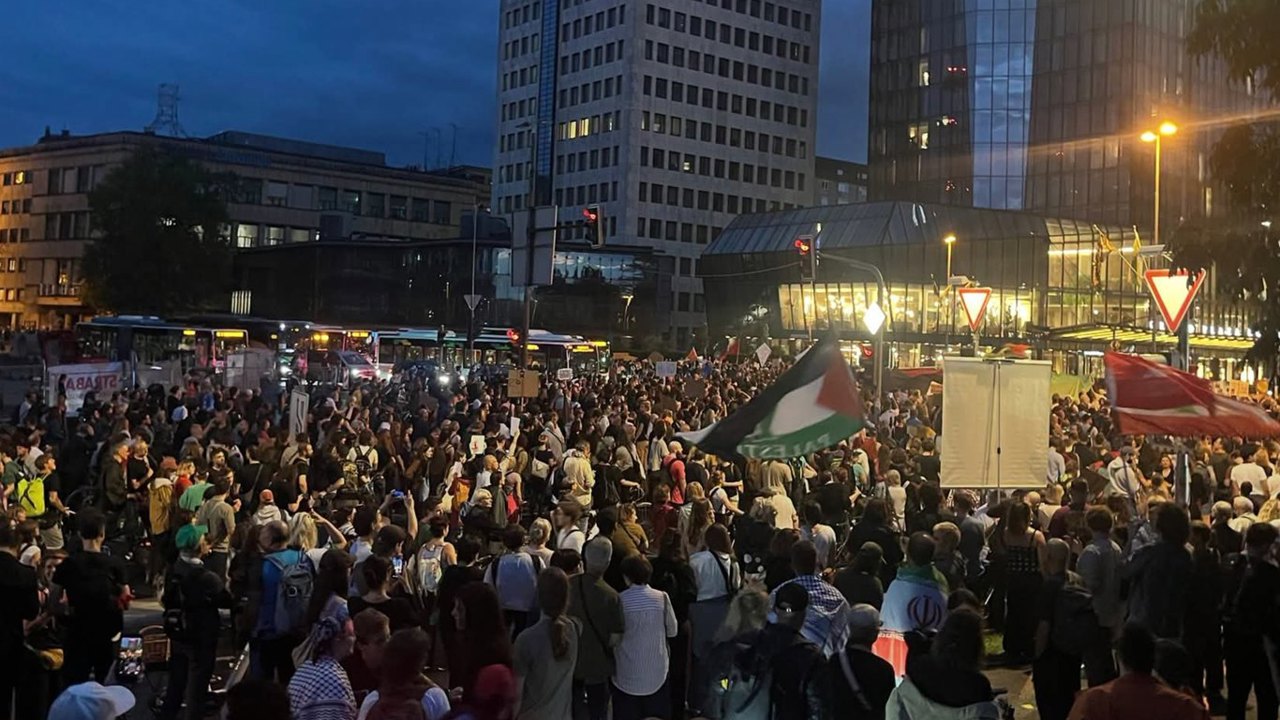 Slovenyalılar, ülkelerinde işgal elçiliğinin açılmasını protesto etti