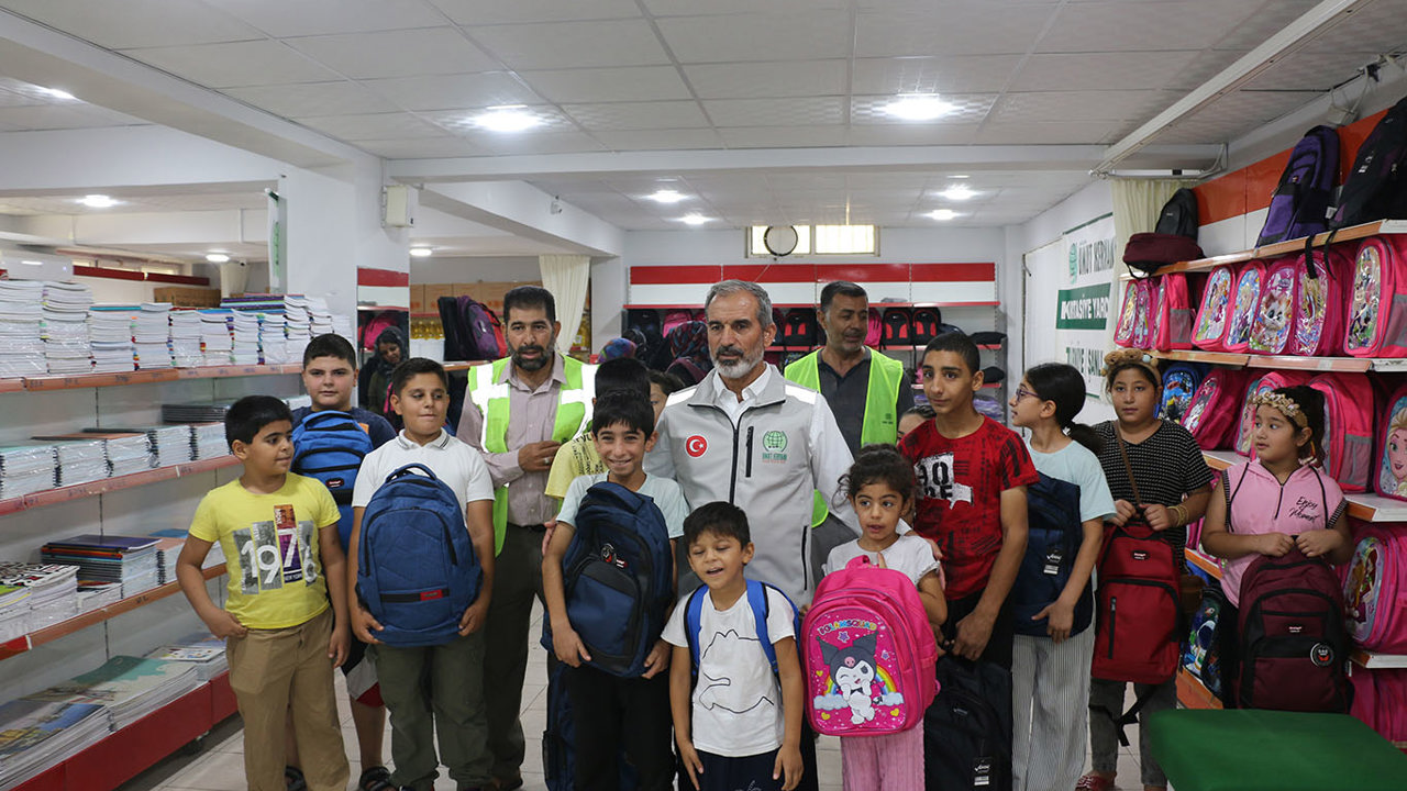 Şanlıurfa'da Umut Kervanından öğrencilere kırtasiye desteği