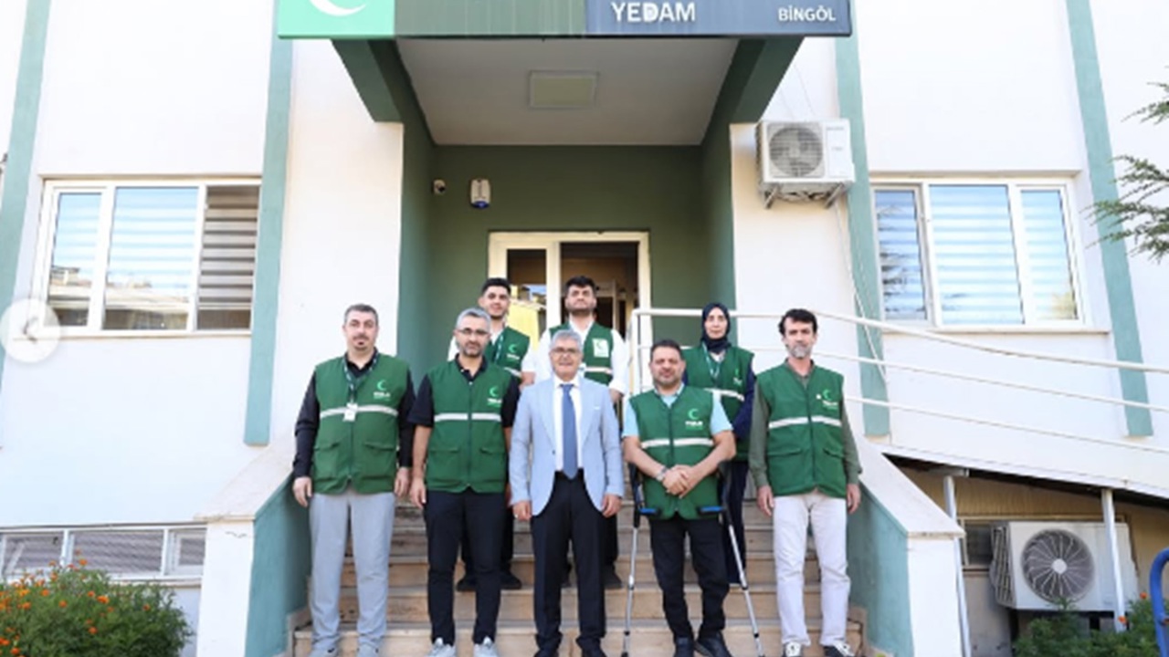 Vali Cahit Çelik’ten Yeşilay Bingöl Şubesine ziyaret