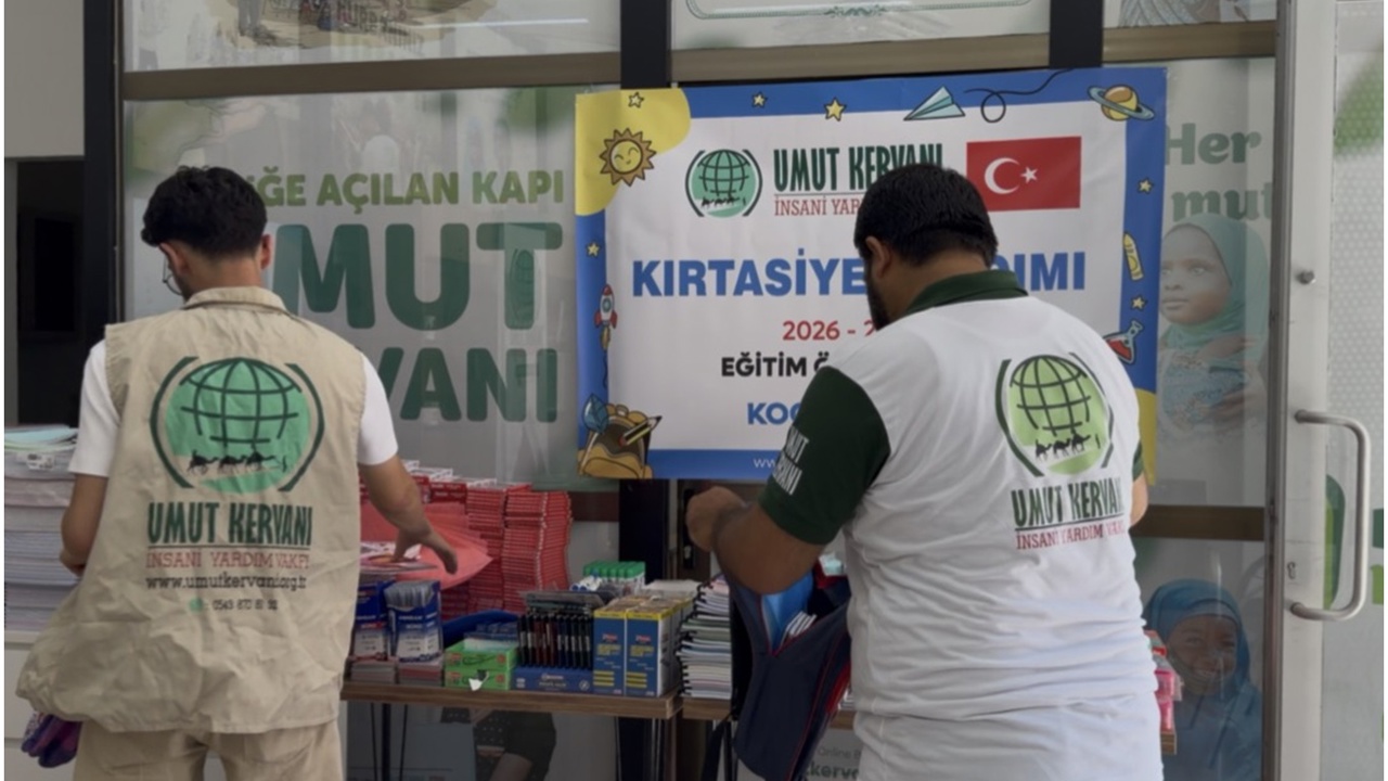 Umut Kervanından Kocaeli’de öğrencilere kırtasiye yardımı