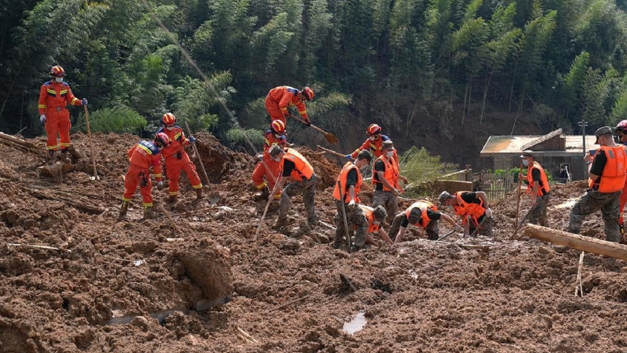 Çin'in Jiangxi eyaletinde heyelanlar: Ölü sayısı 16'ya yükseldi