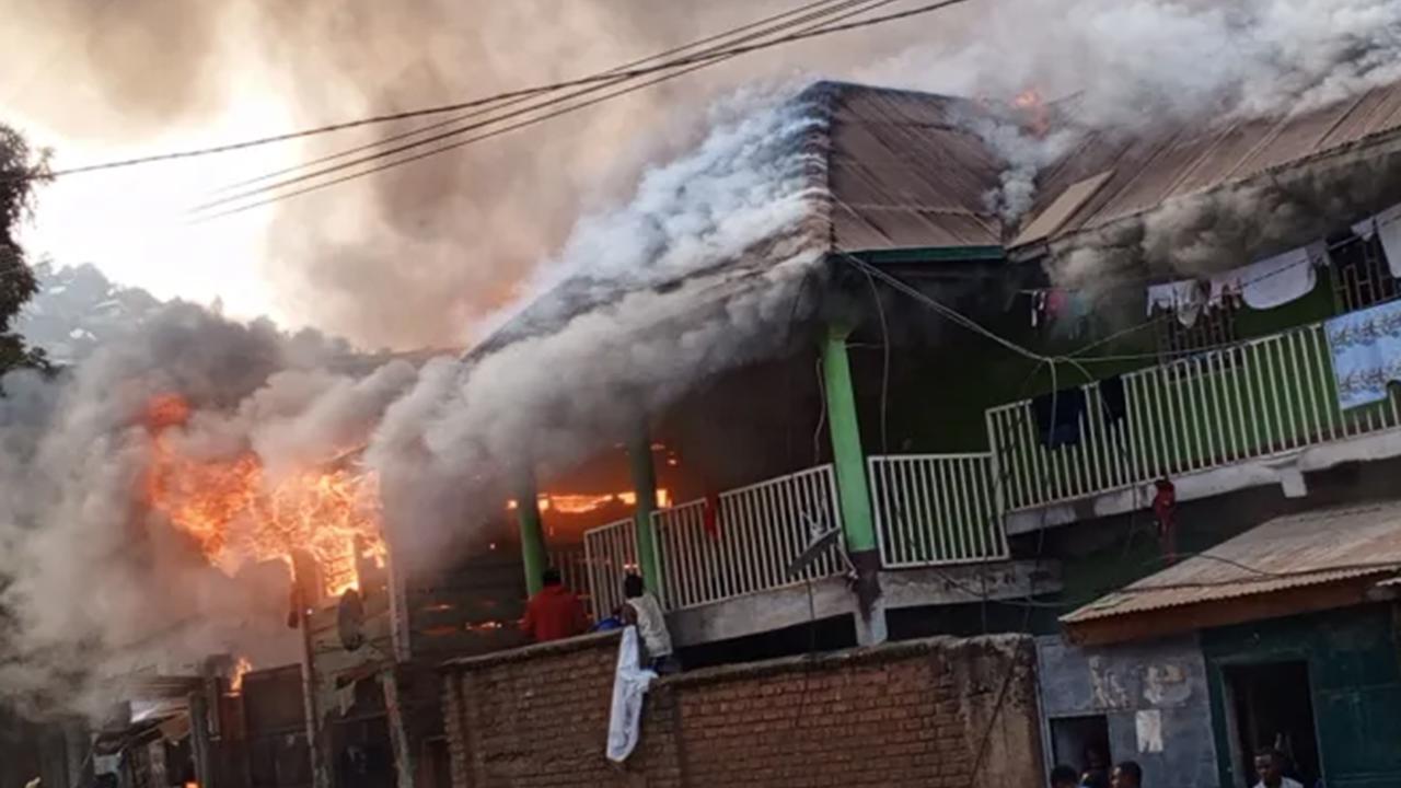 Kongo'da ev yangını okullara sıçradı: 15 öğrenci öldü