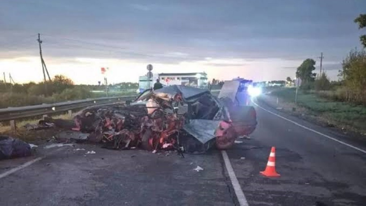 Rusya'da üç aracın karıştığı kazada 13 kişi hayatını kaybetti