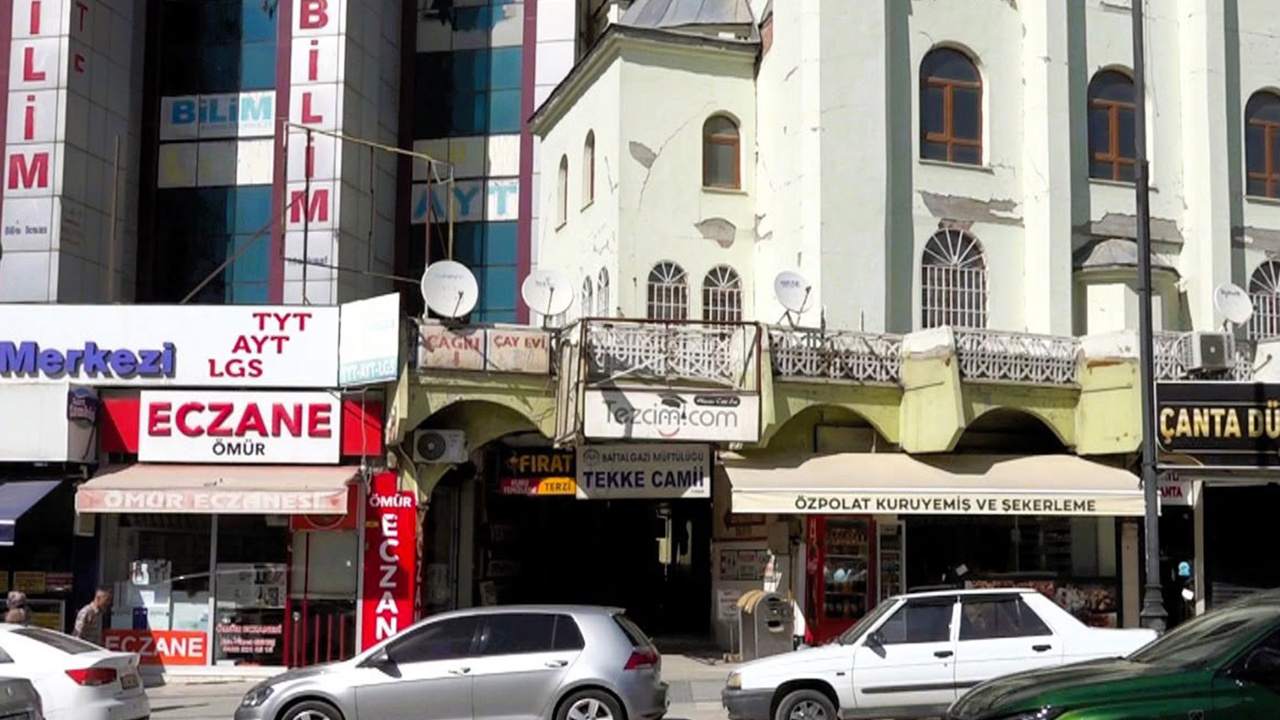 Malatya'da 3 yıldır tartışılan Tekke Camii çevresindeki iş yerleri mühürlendi