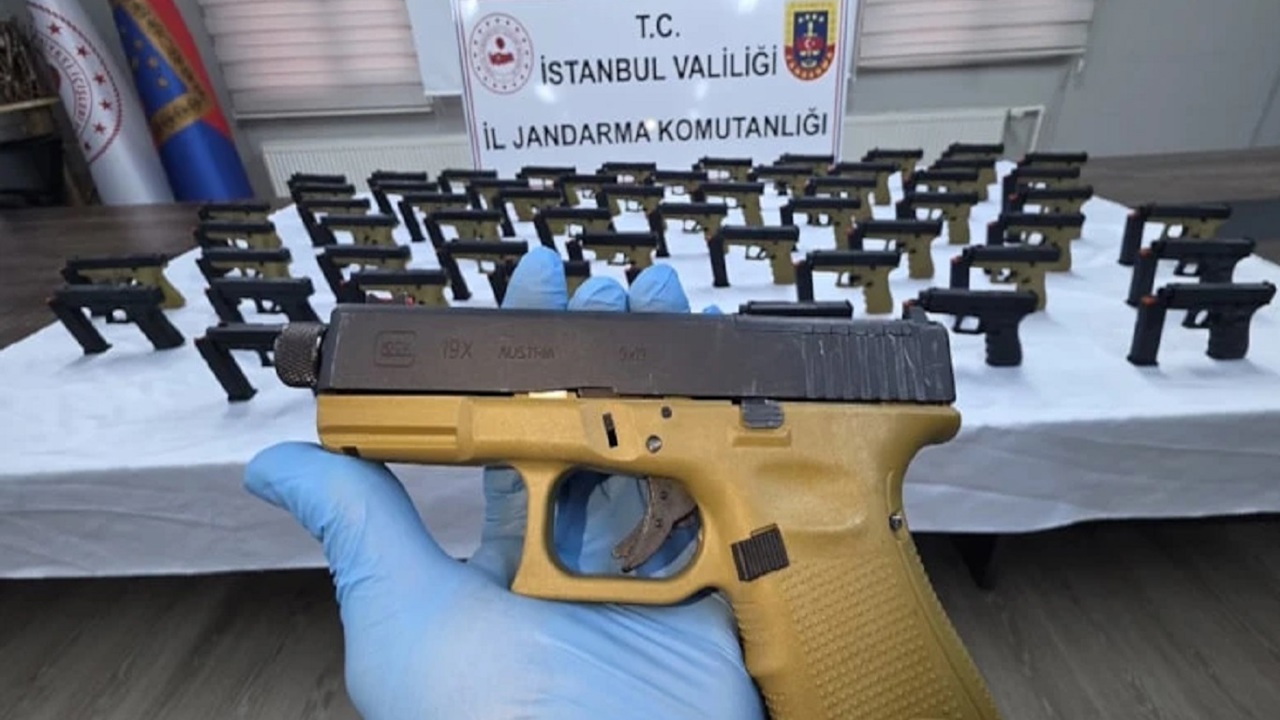 İstanbul Eyüpsultan'da taksinin bagajından 108 tabanca çıktı: 2 tutuklama