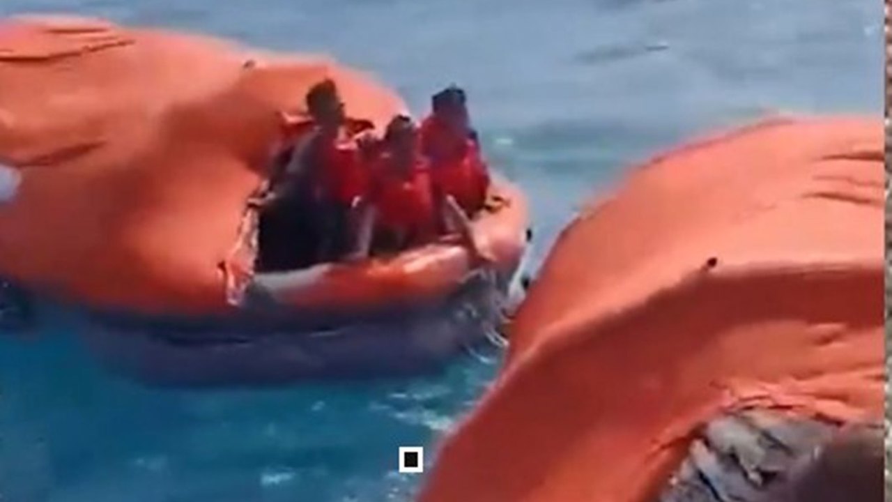 Endonezya'da yolcu gemisi alabora oldu: 6 ölü 130 kayıp