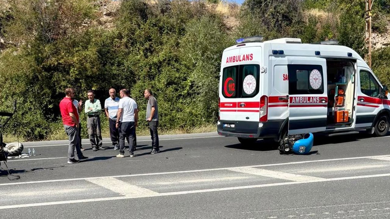 Malatya'da minibüs ile çapa motoru çarpıştı: Bir yaralı