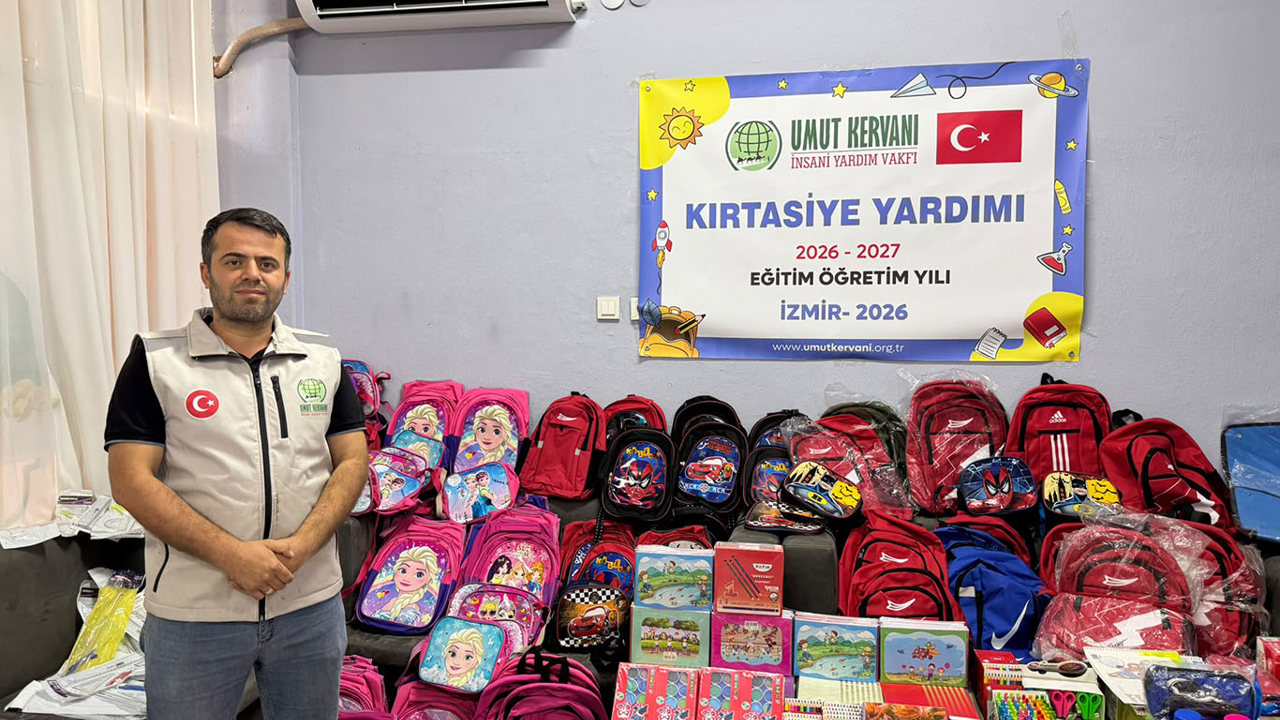 İzmir Umut Kervanı’ndan ihtiyaç sahibi öğrencilere kırtasiye desteği