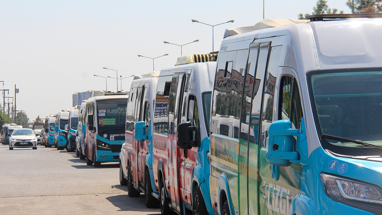 Diyarbakır'da özel halk otobüsleri kontak kapattı: Hak ettiğimiz rayiç bedeli istiyoruz