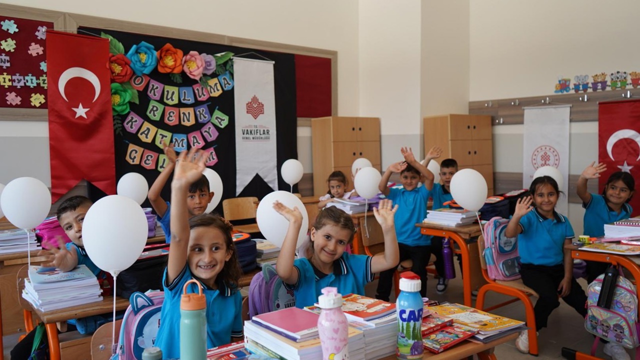 Gaziantep'te deprem bölgesindeki 35 köy okuluna eğitim desteği
