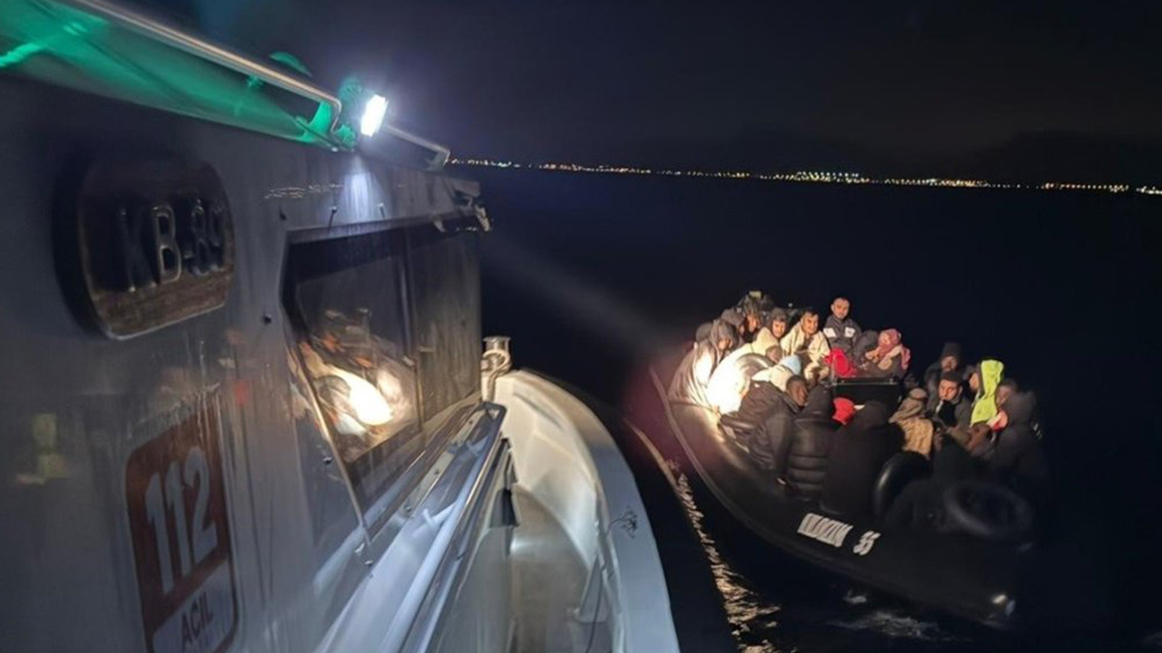 İzmir açıklarında 2'si çocuk 11 düzensiz göçmen yakalandı