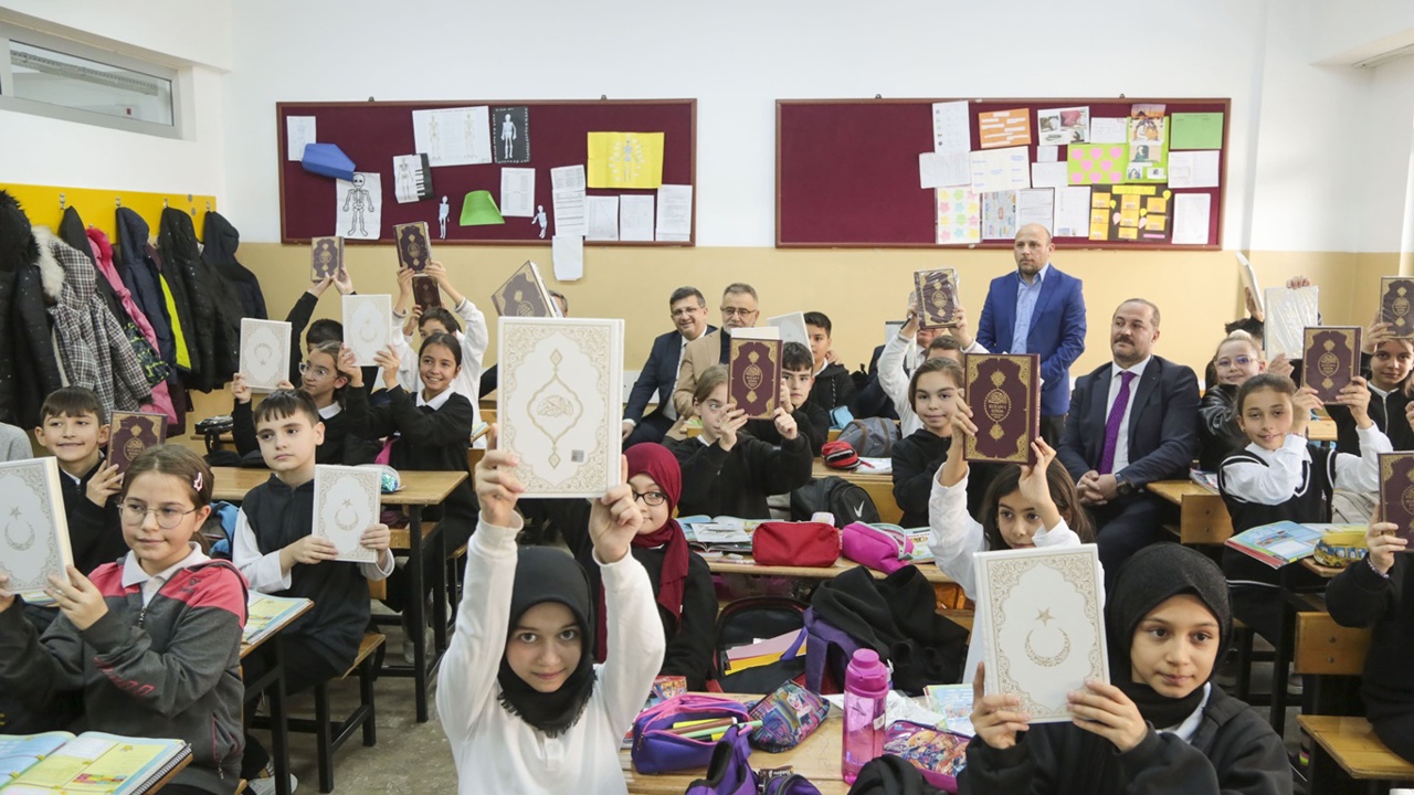 Seçmeli Kur’an-ı Kerim dersini tercih eden öğrencilere Kur’an hediye edilecek
