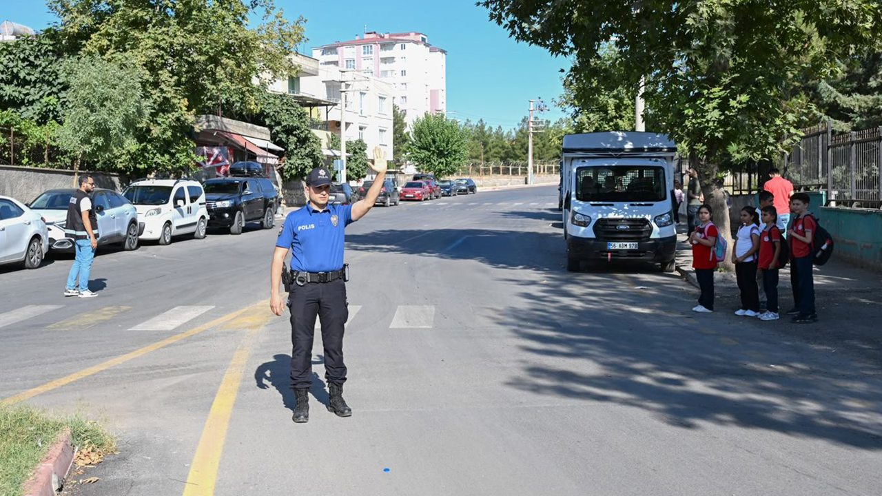 Siirt’te okul çevreleri ve servis araçları denetlendi