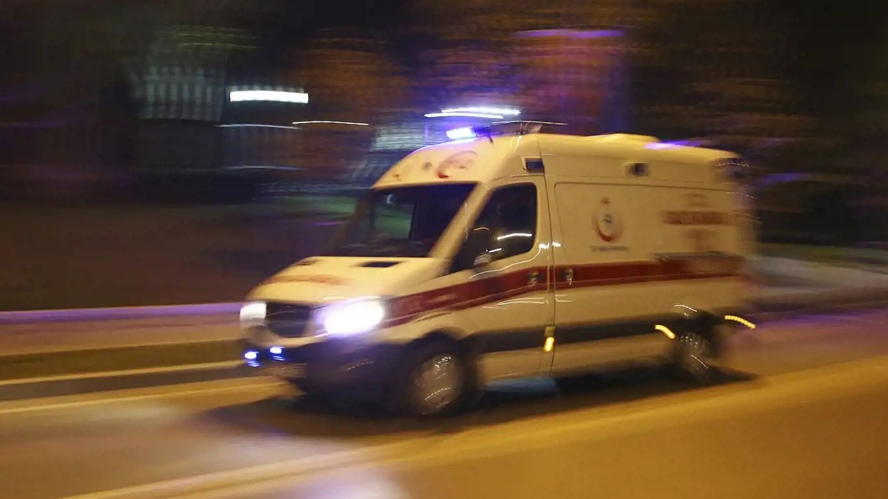 Elazığ'da otomobil ile kamyonet çarpıştı: 2 ölü, 4 yaralı