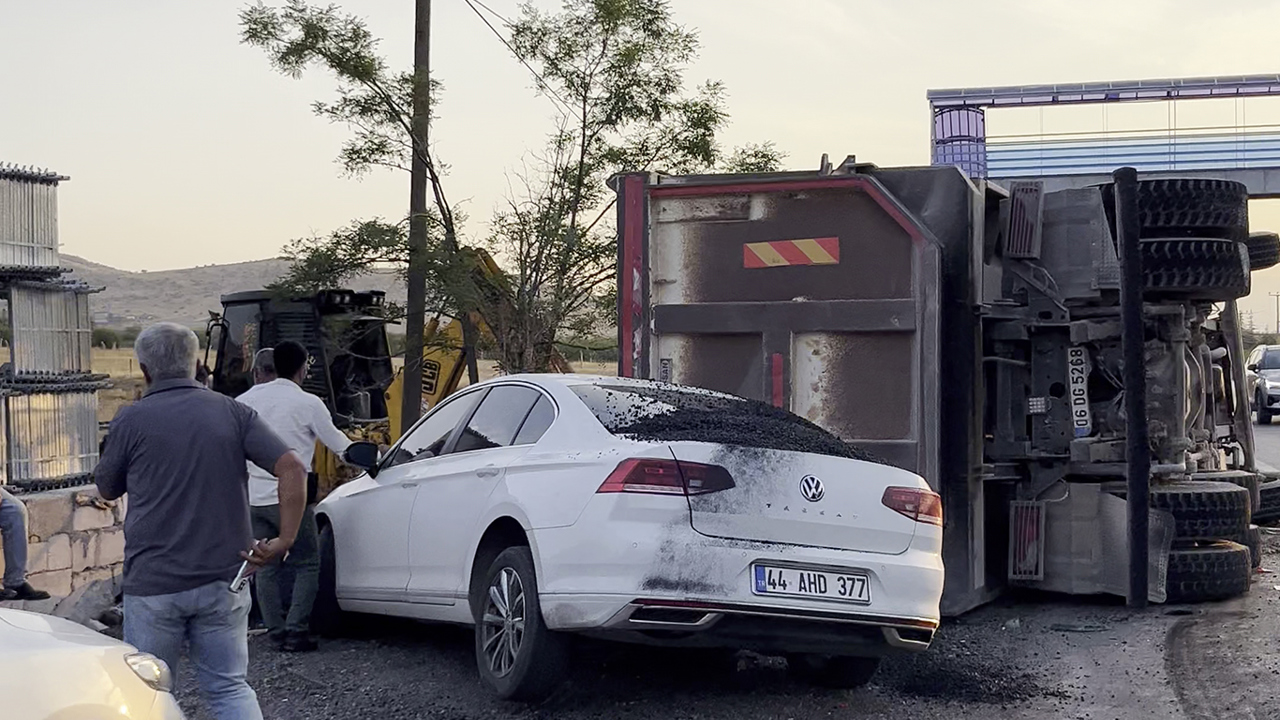 Malatya'da asfalt yüklü kamyonun çarptığı yaya ağır yaralandı