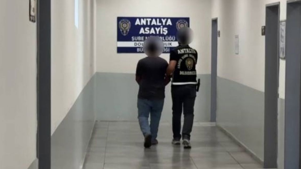 Antalya'da dolandırıcılık şüphelisi suçüstü yakalandı