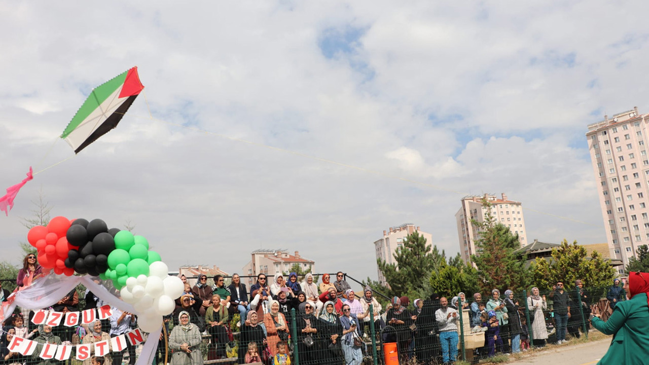 Ankara’da öğrenciler uçurtmalarını barış ve kardeşlik için uçurdu