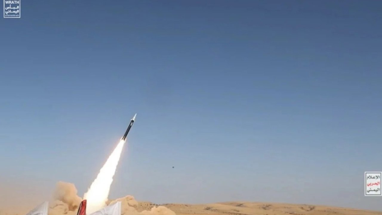 Ensarullah, Suudi Arabistan'ın derinliklerindeki petrol tesisi ile hava üssünü hedef aldı