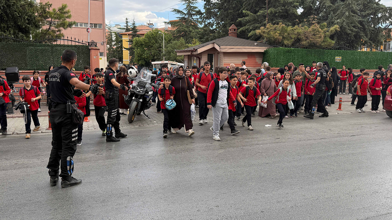 Konya’da okul çıkışlarında zabıtadan güvenli geçiş uygulaması