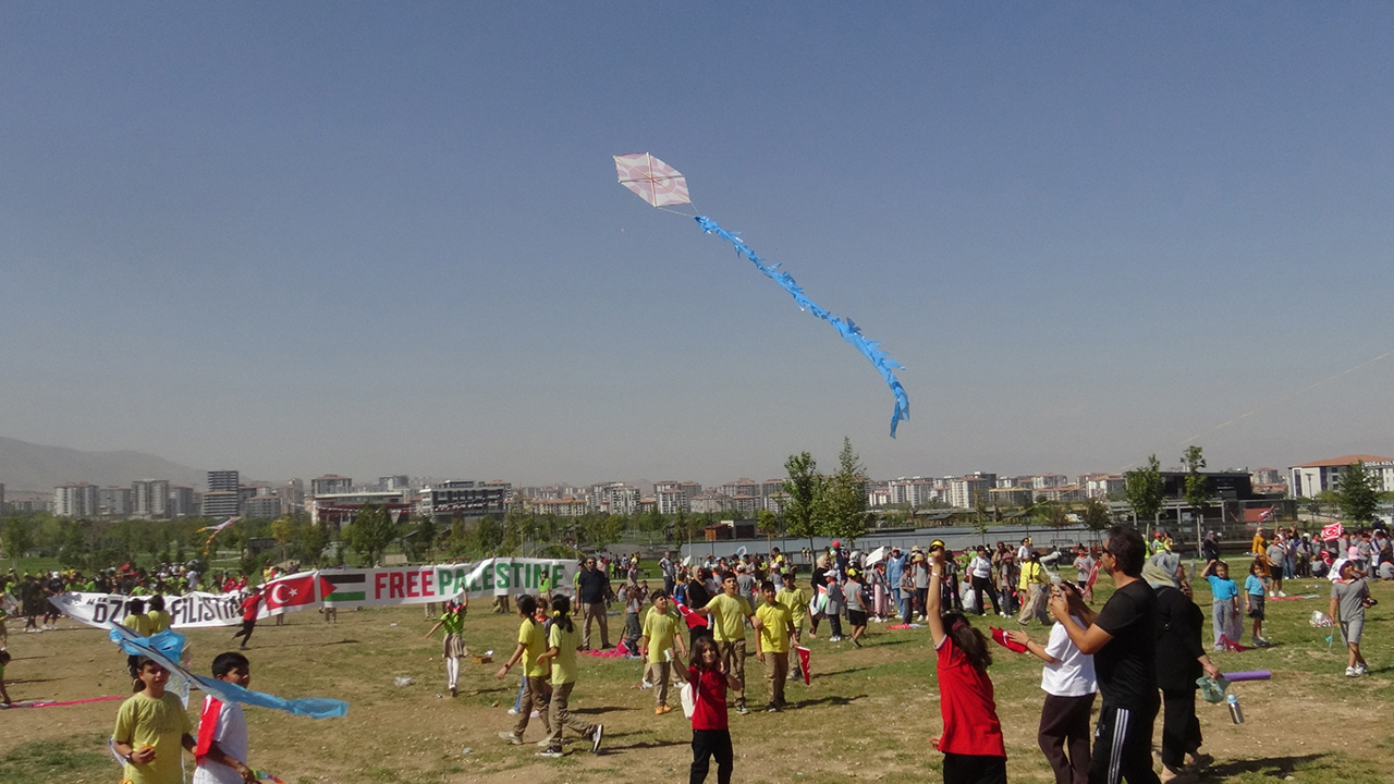 Malatya'da Gazzeli çocuklar için uçurtmalar gökyüzüne bırakıldı