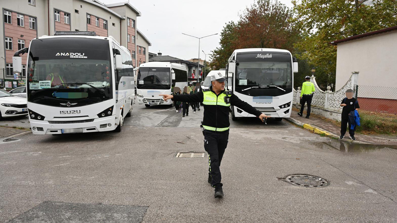 Kocaeli'de okul ve yurt çevrelerinde denetim: 13 aranan şahıs hakkında işlem yapıldı