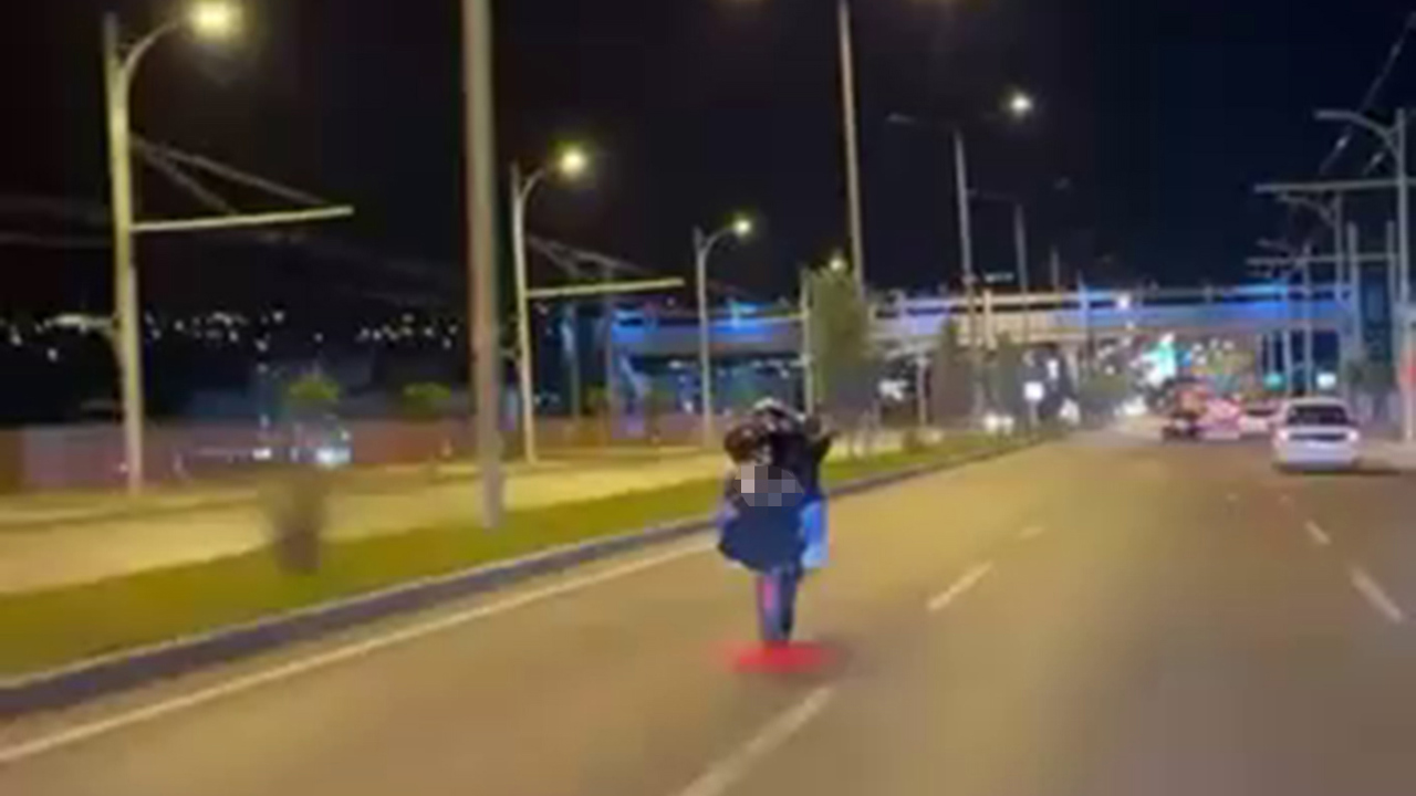 Malatya'da trafikte tek teker üzerinde ilerleyen motosiklet sürücüsüne ceza