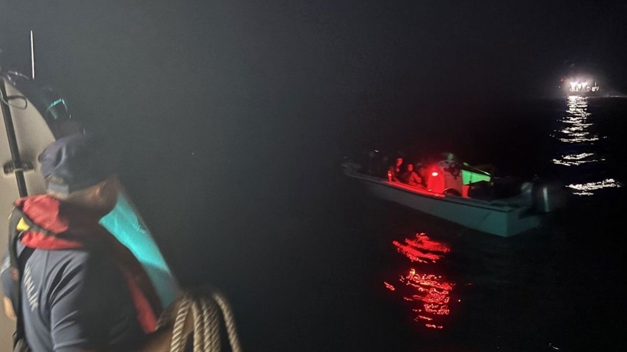 Aydın'da 14 düzensiz göçmen ile 1 göçmen kaçakçılığı şüphelisi yakalandı