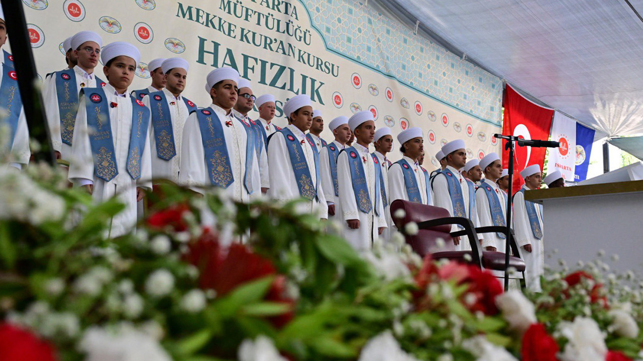 Isparta’da 44 genç hafız için icazet merasimi düzenlendi