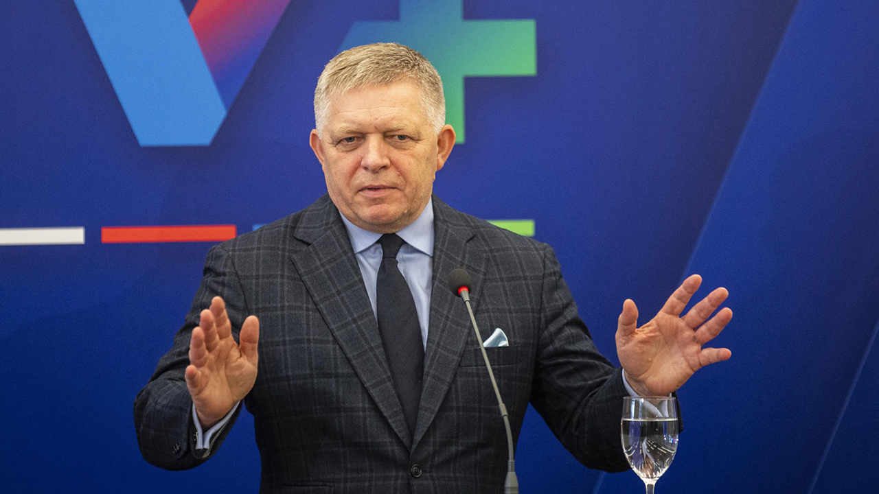 NATO'nun doğu kanadında çatlak: Slovakya ile Çekya karşı karşıya