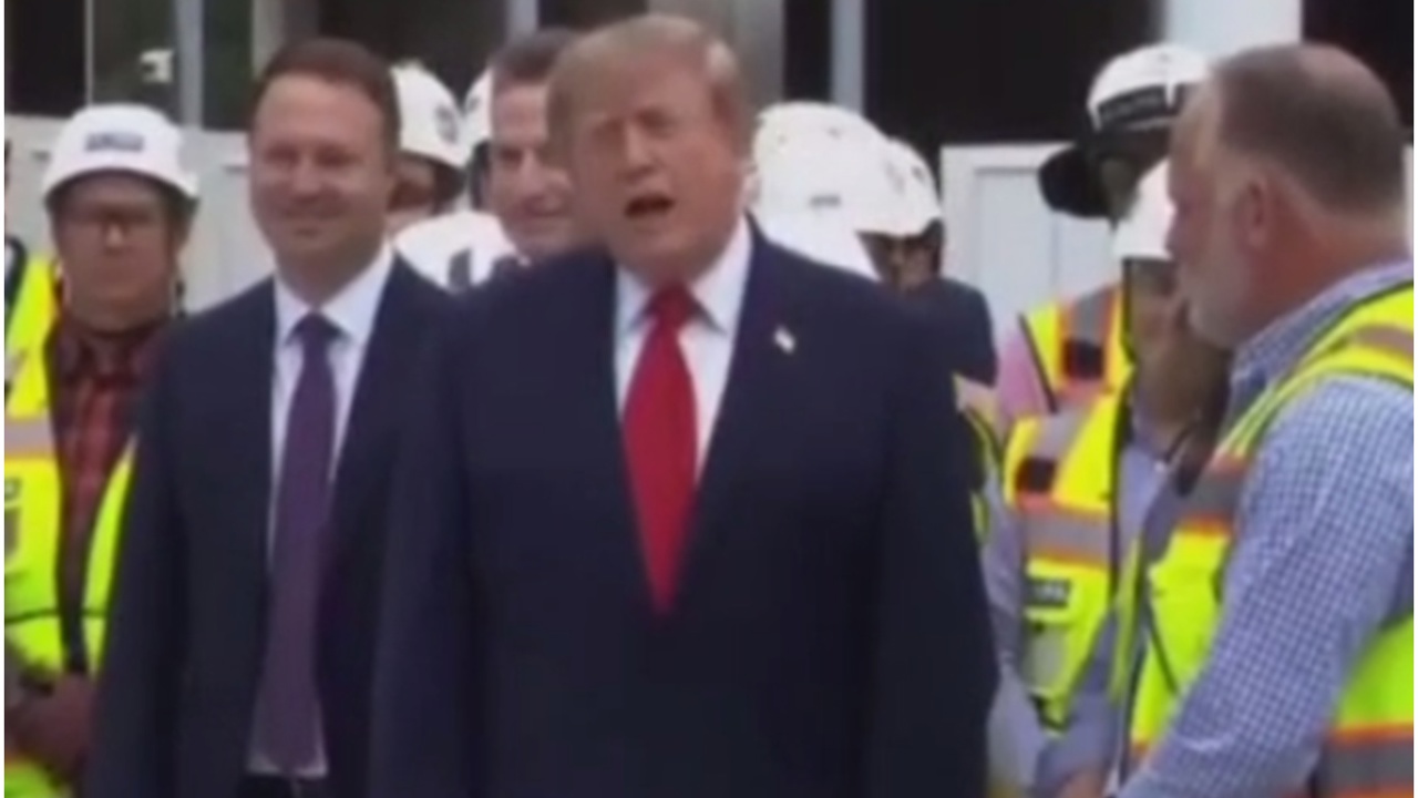 Trump’ın Beyaz Saray açıklamasında dikkat çeken görüntü