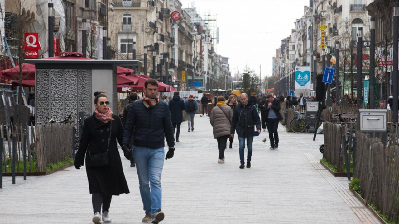 Brüksel, şehir merkezinde halka açık yerlerde alkol tüketimi yasağını 4 yıl daha uzattı